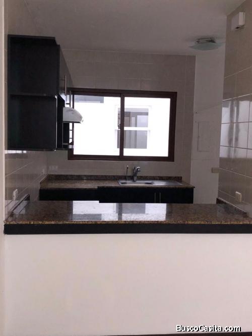 Townhouse En Renta en Colonia El Campo, Zona 14