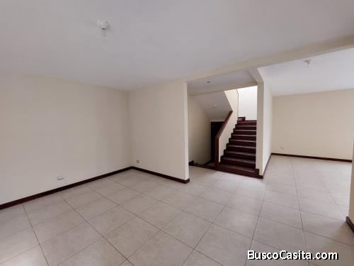 Casa amplia en Venta, Condominio de San José Pinula