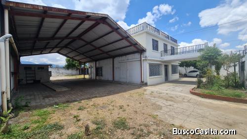Vendo o Rento Casa con Bodega en Zona 2 Mixco