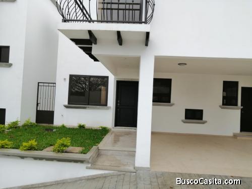 Linda Casa en Renta en Colonia Oakland, Zona 10