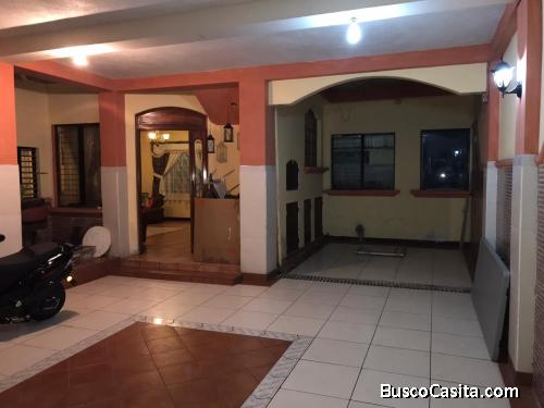 CASA EN VENTA SOBRE BULEVAR DE LOMAS DEL NORTE Z.17