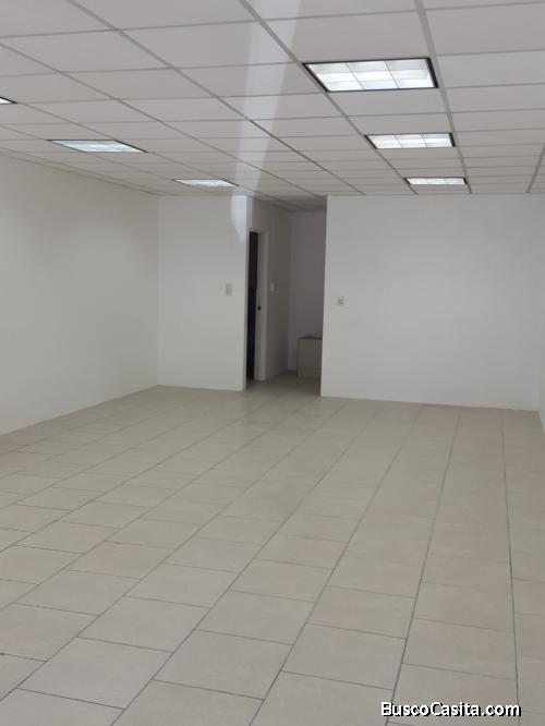 Renta Local Comercial en Plaza Santina