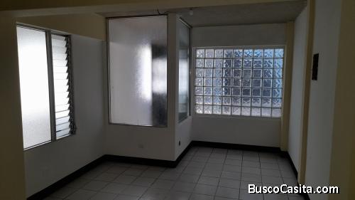 Rento bonito apartamento en edificio zona 2