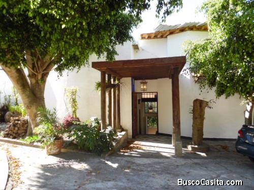 MUNDO INMOBILIARIO RENTA CASA ESTILO COLONIAL EN KM 8 CARRETERA A EL SALVADOR