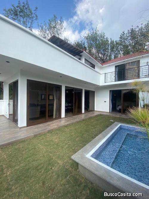 Preciosa casa en venta con Jacuzzi en Condominio Antigua Gardens 