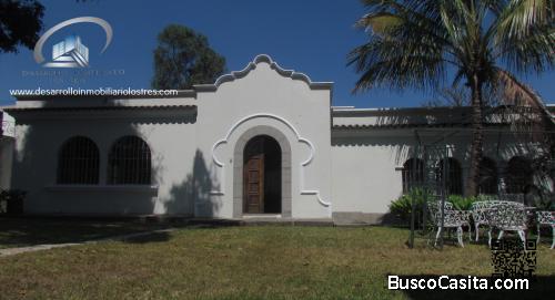 CASA AMPLIA EN RENTA PARA OFICINAS, CALZADA MATEO FLORES ZONA 7