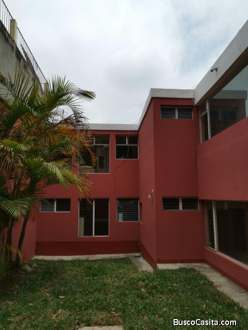 CASA EN VENTA PINARES DE SAN CRISTOBAL ZONA 8 MIXCO