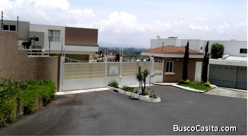 Casa Amplia dos niveles ubicada en sector boscoso de Kanajuyú, zona 16, en alquiler