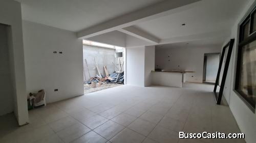 Linda Casa en Sector B-1 San Cristóbal en Venta