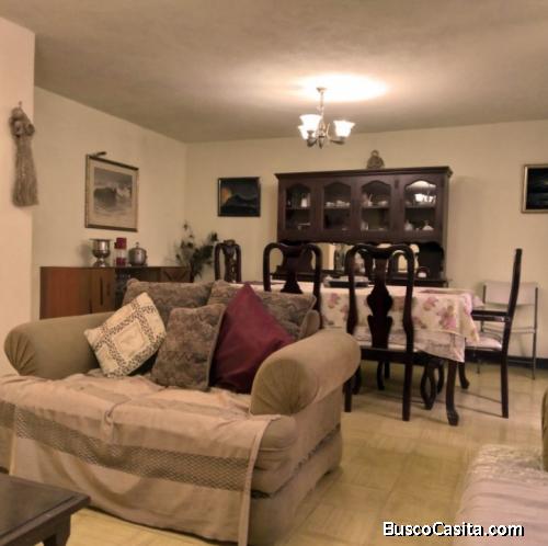 Se vende amplia casa en Colonia Vivibien, zona 5 