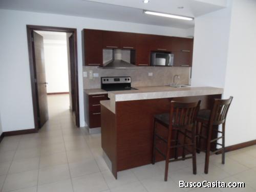 APARTAMENTO EN RENTA EN ZONA 14, CERCA DE EUROPLAZA