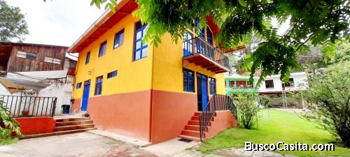 Casa en renta en Jardines de Santiago estilo canadiense