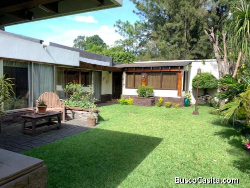 HERMOSA CASA EN VENTA EN SAN CRISTOBAL ZONA 8 MIXCO EN EXCLUSIVO CONDOMINIO 