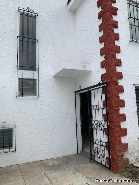 ALQUILER Casa en Condominio bajando Villalobos