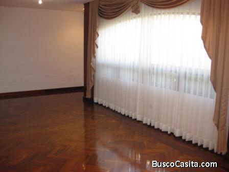 APARTAMENTO EN RENTA ACCESIBLE A LA DIAGONAL DE LA ZONA 10