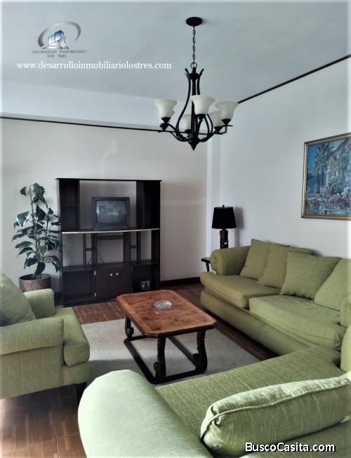  EN ALQUILER APARTAMENTO AMUEBLADO, ZONA 14 A POCOS METROS DE LA AVENIDA LAS AMERICAS