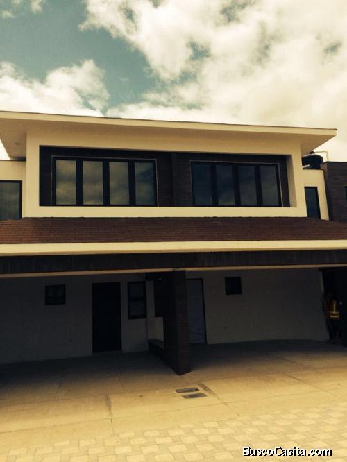 CASA EN VENTA EN ZONA 17