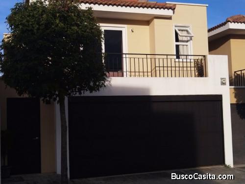 CASA EN VENTA EN CUMBRES DE LA ARBOLEDA CAES