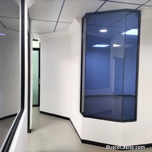 Oficina en Plaza Profesional zona 13