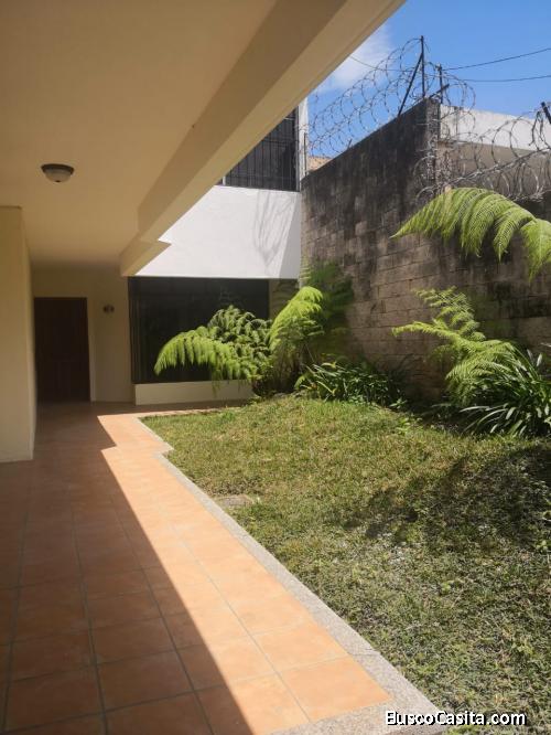 Casa en renta fuera de condominio en zona 13 Renta
