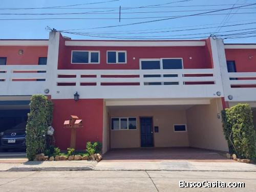 Casa en Venta en Condominio El Pinar Zona 7 Mixco
