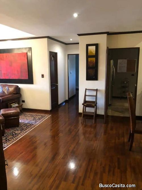 RENTO AMPLIO APARTAMENTO CON O SIN MUEBLES EN ZONA 10