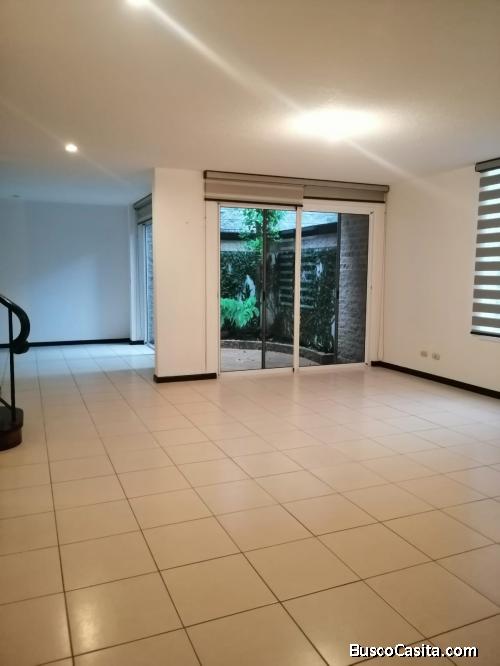 Alquiler Zona 10 Casa  Condominio Reina Sofía 