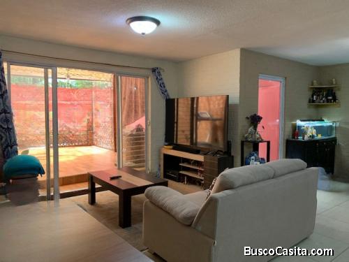 EN VENTA Amplio apartamento en primer nivel edificio en zona 12