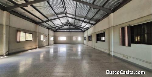 Se Alquila Edificio para Oficinas o Bodega en el naranjo, zona 4 de Mixco