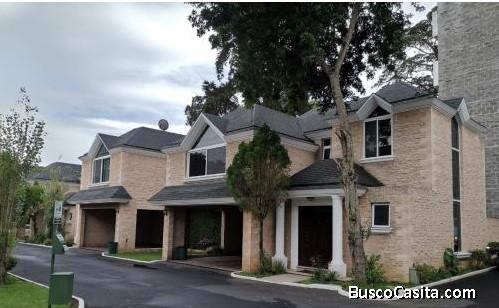 Casa en Renta dentro de condominio Reina Sofía Zona 10