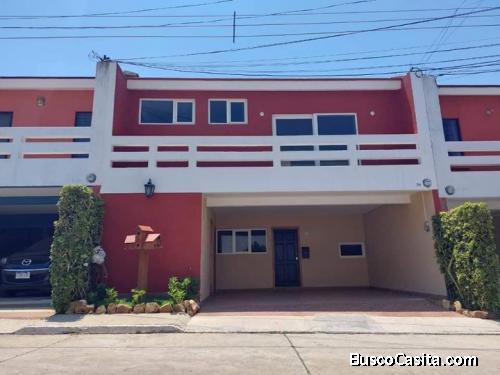 Casa en Venta en Condominio El Pinar Zona 7 Mixco