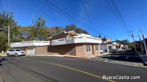 Casa con doble terreno en venta en zona 2 san angel