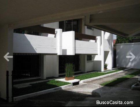 Apartamento en venta en las Conchas zona 14 3 habitaciones