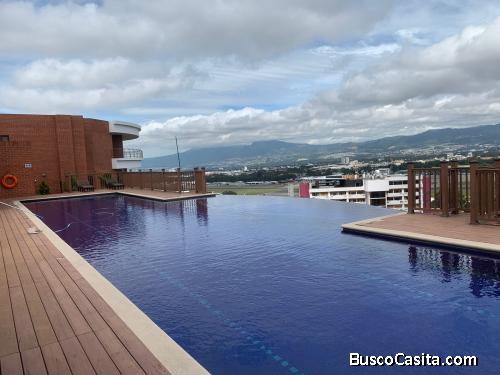 Apartamento en Renta Zona 14 Nivel Medio 