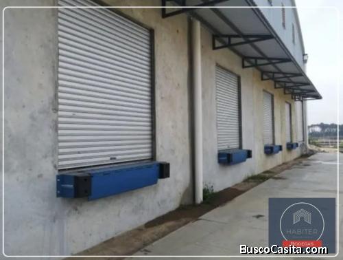 RENTO NAVE EN CARRETERA SALVADOR