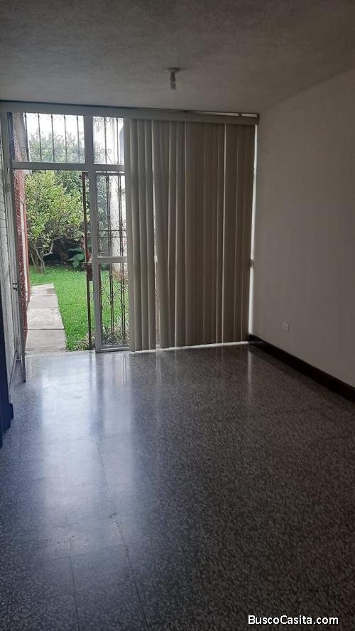 Vendo Casa en Residenciales V, Zona 11