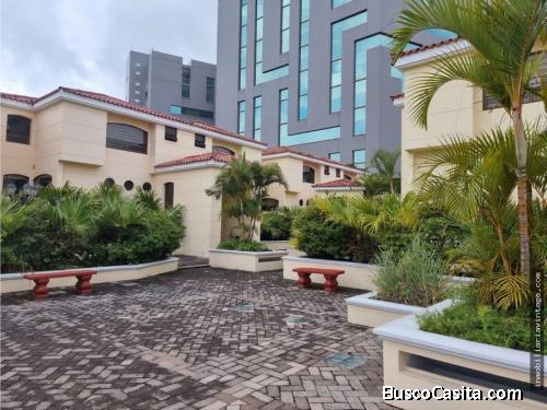 Town House en Renta Zona 10