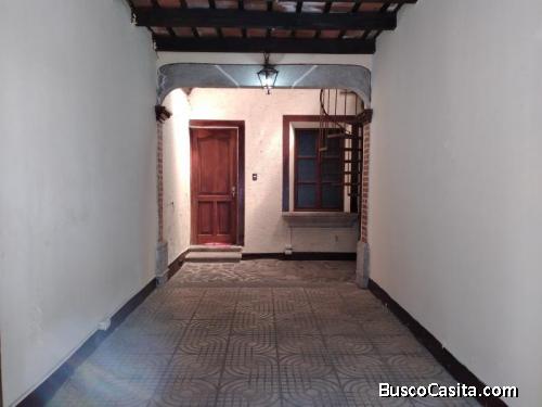 Se renta casa para uso comercial en avenida principal en #AntiguaGuatemala