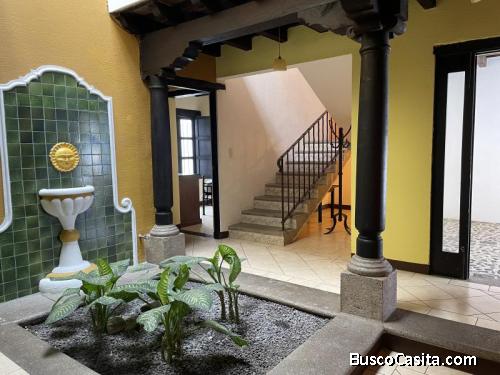 ¡Casa amueblada en venta en San Pedro las Huertas, dentro de condominio!