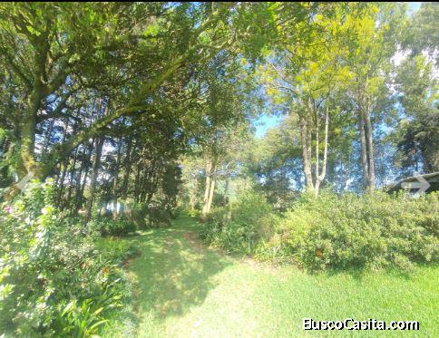 Finquita hermosa jardinizada con Casita