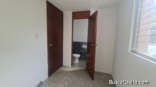 HERMOSA CASA RESIDENCIAL EN EXCLUSIVO CONDOMINIO EN ZONA 10 MUY CERCA DE UFM Y GALILEO