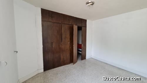 CASA EN RENTA IDEAL PARA OFICINAS O COMERCIAL ZONA 11 MARISCAL
