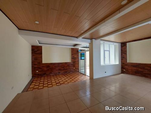 Casa en Venta en Condominio El Pinar Zona 7 Mixco