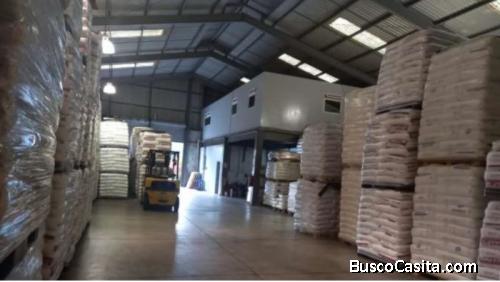 Bodega en renta Calzada Atanasio 