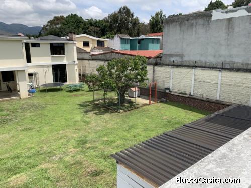 Venta casa grande en San Cristobal 4 habitaciones zona 8 Mixco