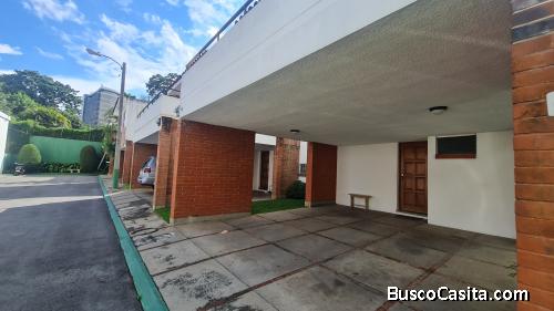 Casa en renta en exclusivo condominio zona 10