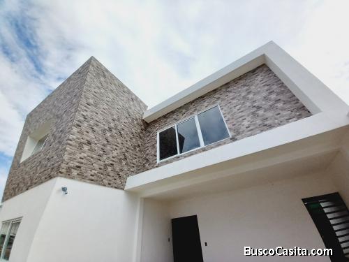 Linda casa recién construida en venta en Balcones 3 San Cristóbal