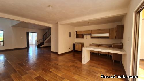 Casa nueva en venta en Loma Real San Cristóbal Z8 Mixco