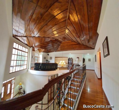 Casa en venta zona 16 con Piscina 4 habitacioness