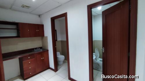 En Renta amplia oficina Edificio Paseo Plaza zona 10